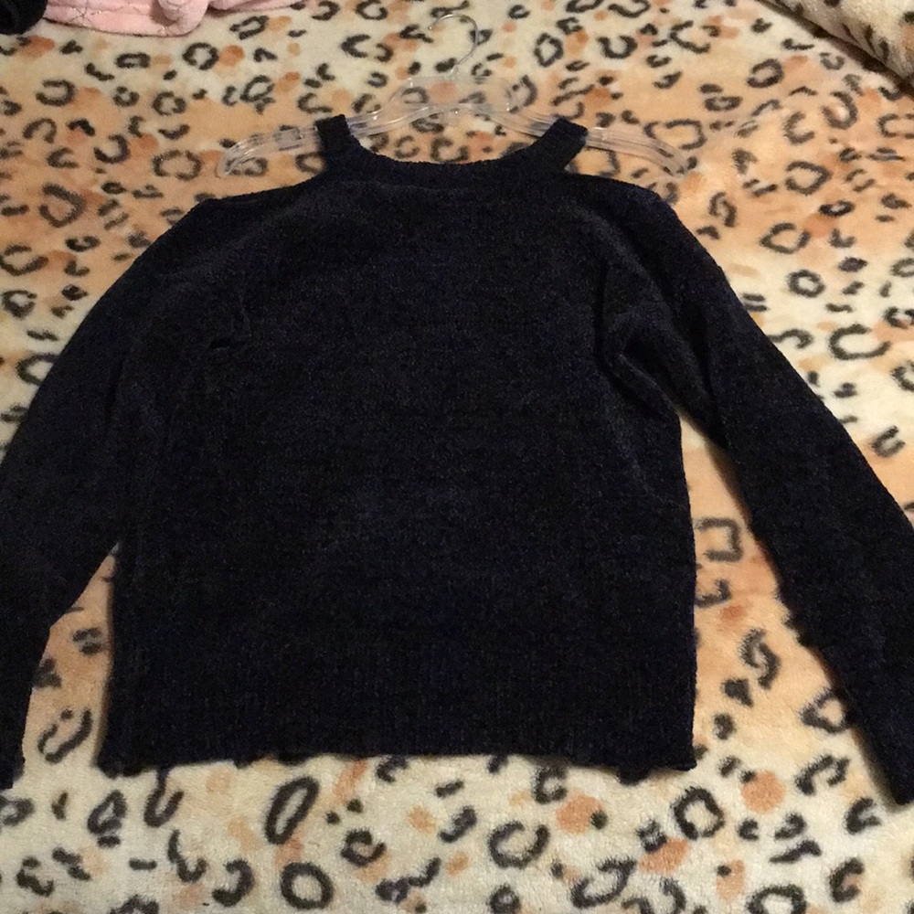 forever 21 shoulder hole top!